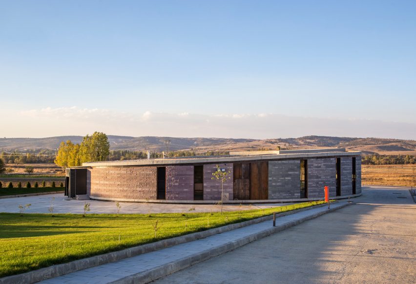 The Farm of 38° 30° by Slash Architects, Arkizon Architects