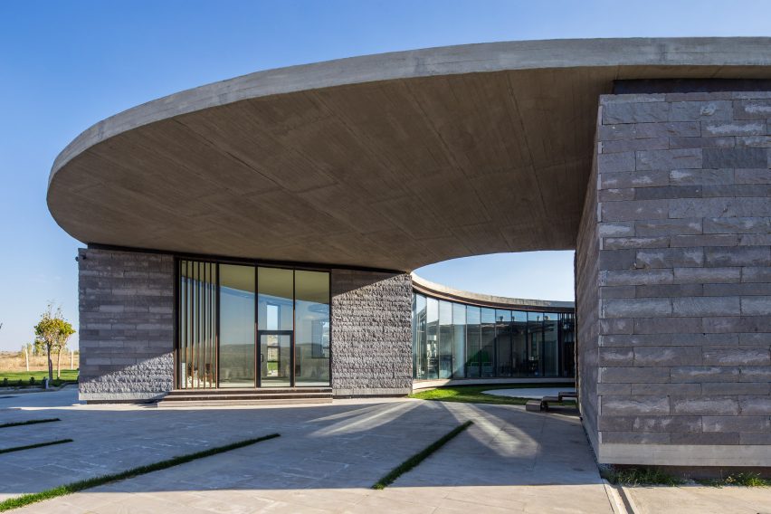 The Farm of 38° 30° by Slash Architects, Arkizon Architects
