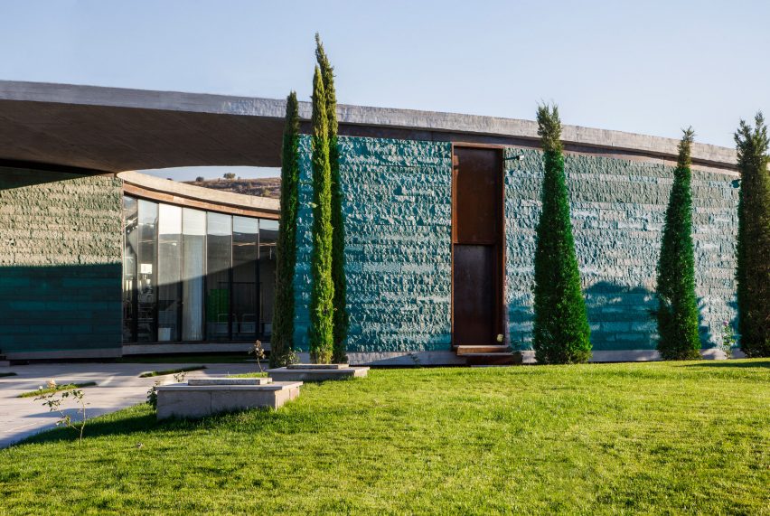 The Farm of 38° 30° by Slash Architects, Arkizon Architects