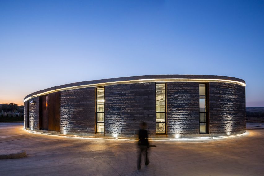 The Farm of 38° 30° by Slash Architects, Arkizon Architects