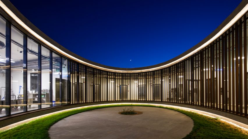 The Farm of 38° 30° by Slash Architects, Arkizon Architects