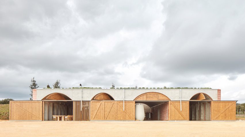 Tunnel links half-buried winery building in Girona with owner’s house