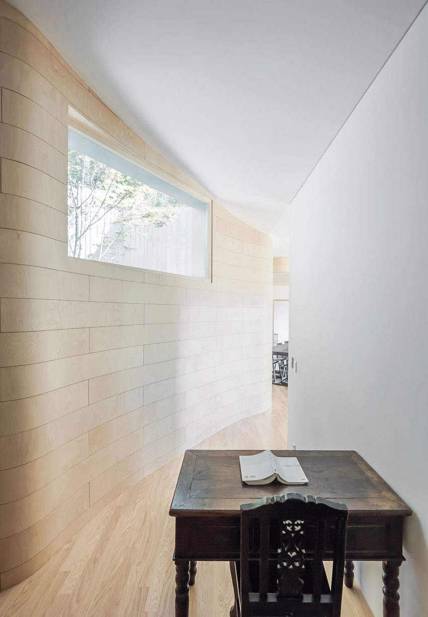 Tilt Roof House BCHO Architects