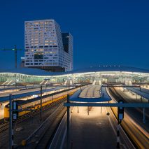Undulating roof covers Benthem Crouwel’s rail and bus station in Utrecht