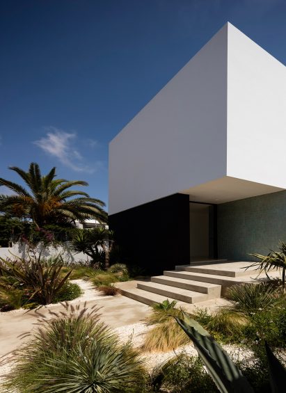 Villa Agava by Driss Kettani