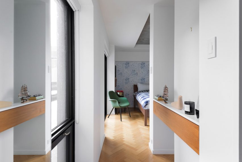 Peart/Weisgerber Residence at Habitat 67 by Moshe Safdie renovated by EMarchitecture Hall Leading to Bedroom