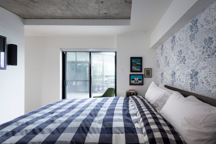 Peart/Weisgerber Residence at Habitat 67 by Moshe Safdie renovated by EMarchitecture Bed 2