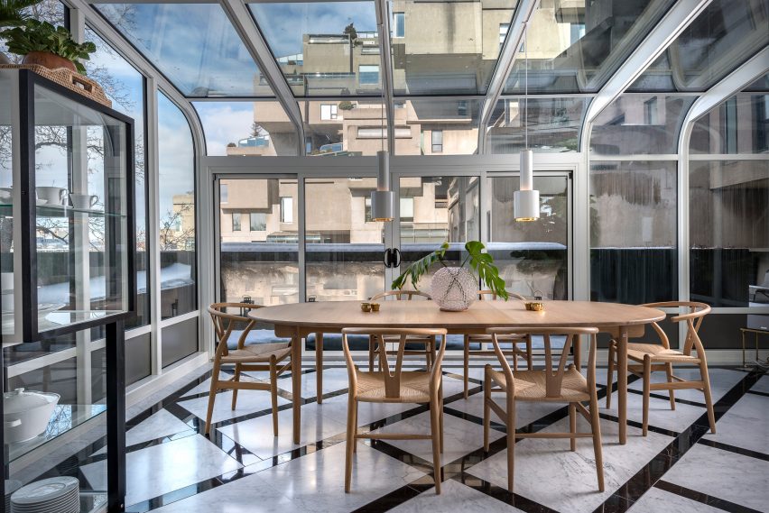 Peart/Weisgerber Residence at Habitat 67 by Moshe Safdie renovated by EMarchitecture Glass Walled Dinning Room 1