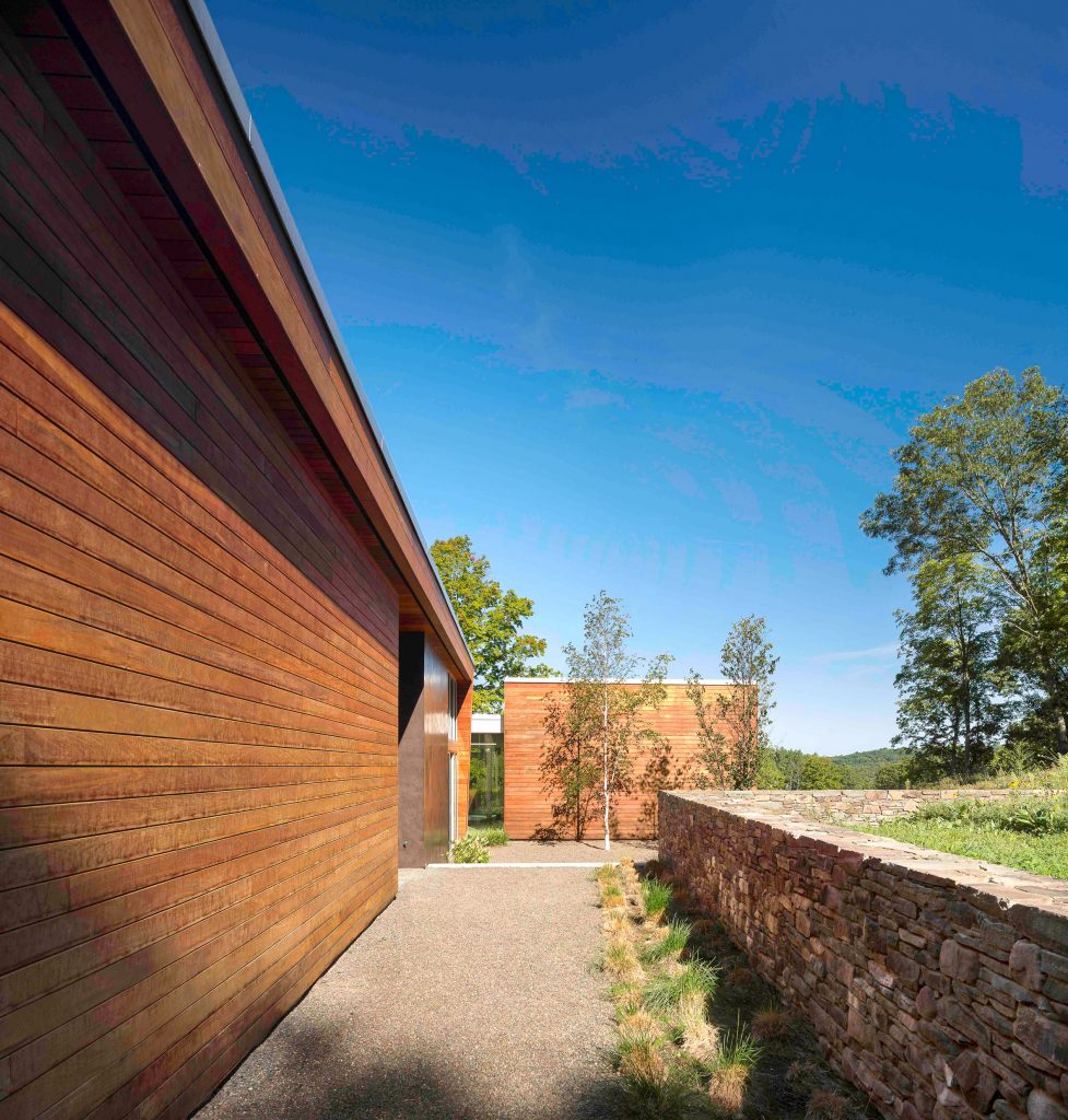 Taghkanic House by Hariri & Hariri - exterior side view