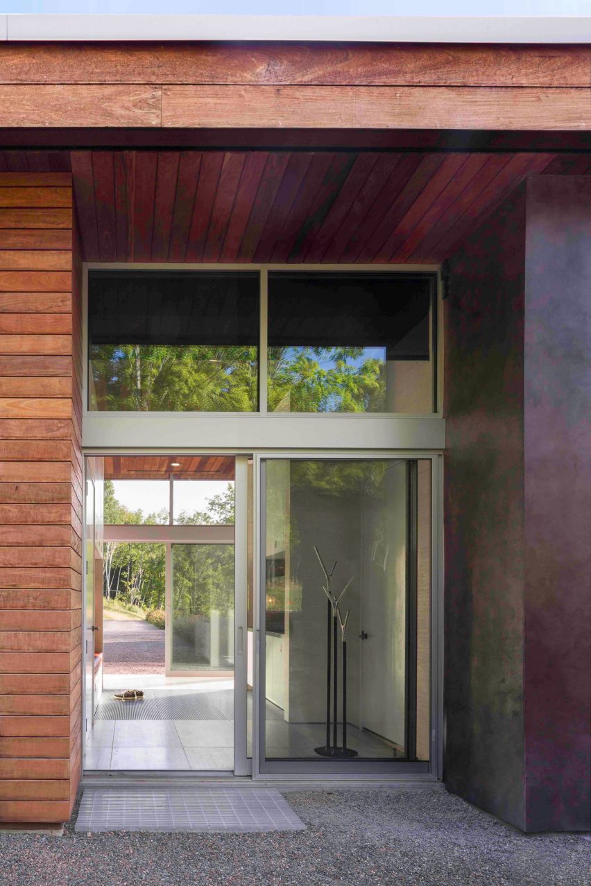 Taghkanic House by Hariri & Hariri - entry way