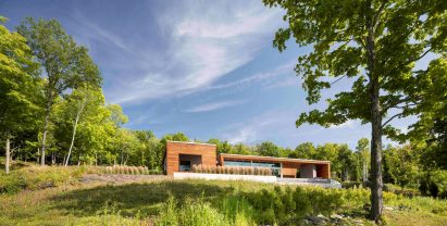 Taghkanic House by Hariri & Hariri - exterior front view