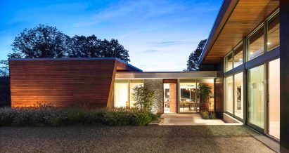 Taghkanic House by Hariri & Hariri - exterior night view