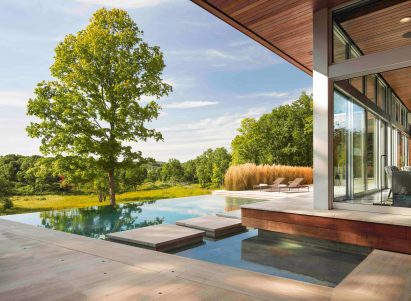 Taghkanic House by Hariri & Hariri - rear courtyard and infinity pool