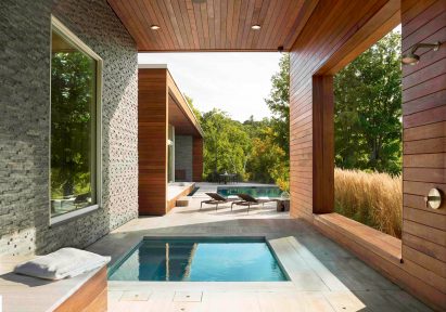 Taghkanic House by Hariri & Hariri - exterior rear view through hallway