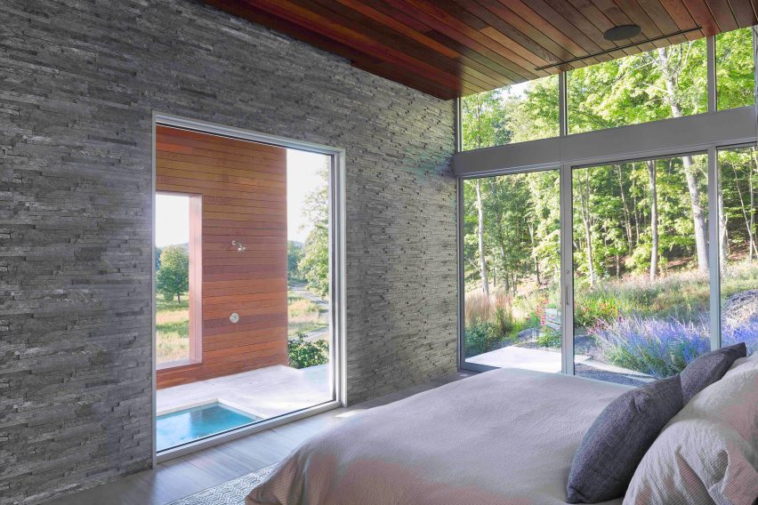 Taghkanic House by Hariri & Hariri - view outside through bedroom