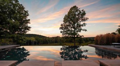 Taghkanic House by Hariri & Hariri - terrain from infinity pool