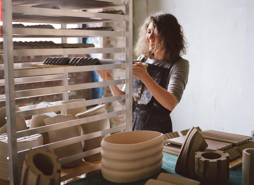 Placing products on shelves - Assemble Factory As It Might Be