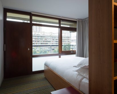 Barbican flat by Azman Architects