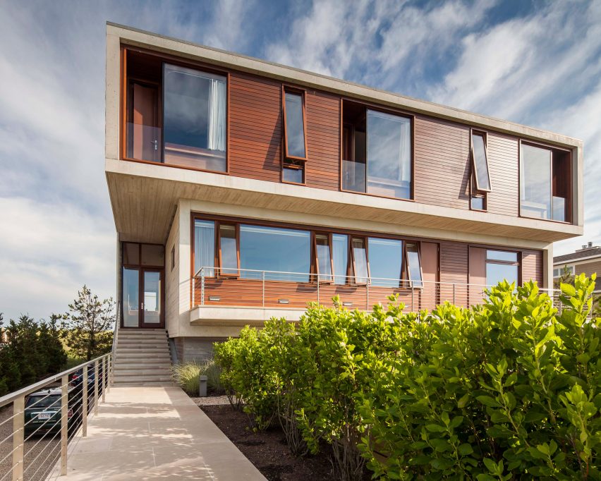 Hamptons Beach House by Aamodt Plumb