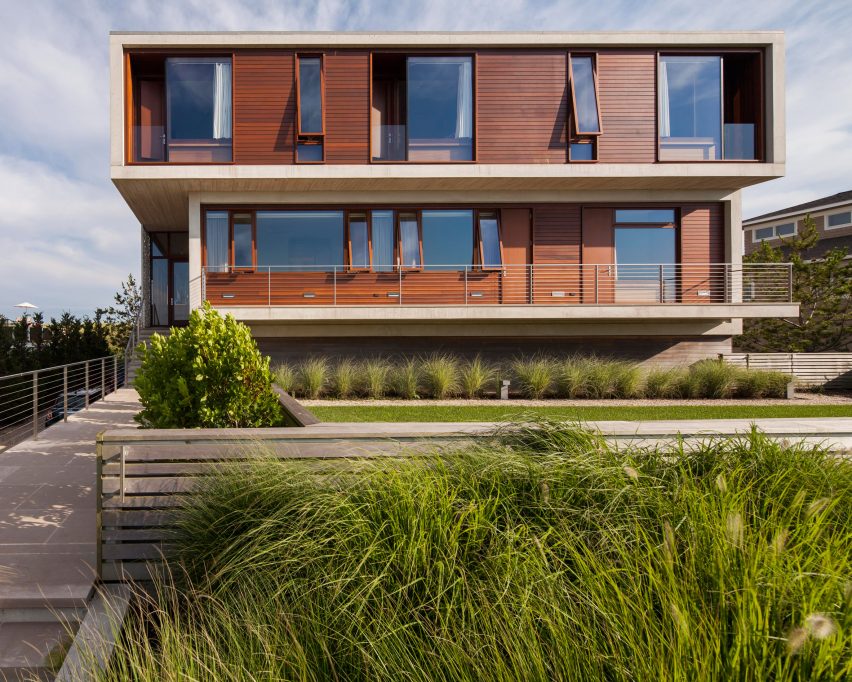 Hamptons Beach House by Aamodt Plumb