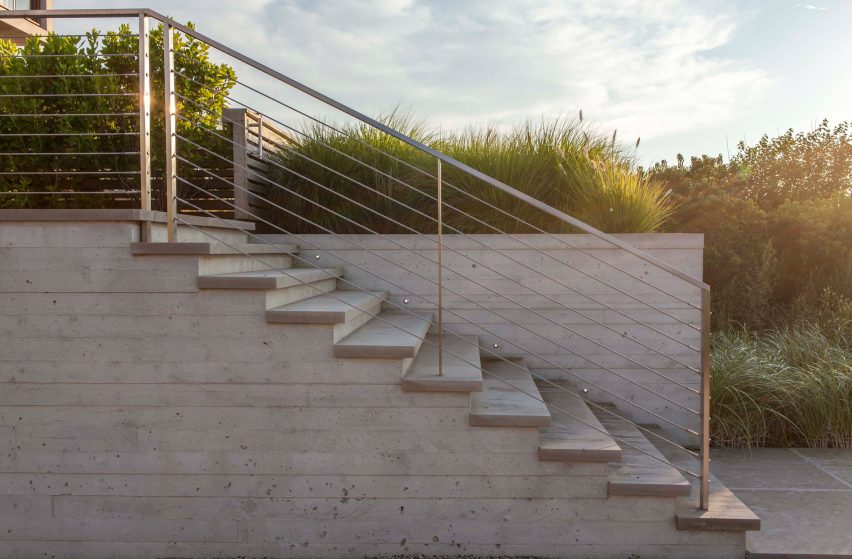Hamptons Beach House by Aamodt Plumb