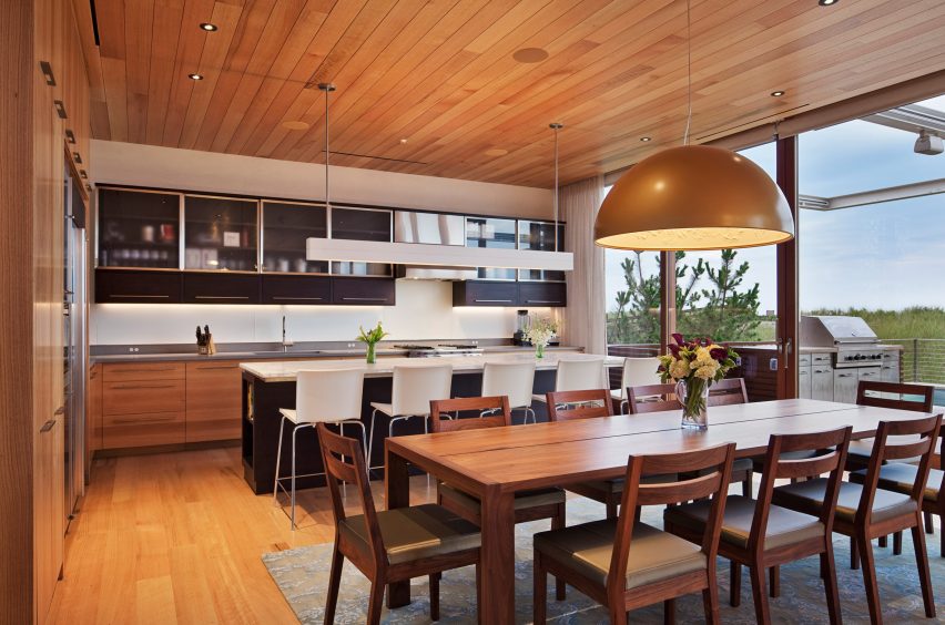 Hamptons Beach House by Aamodt Plumb