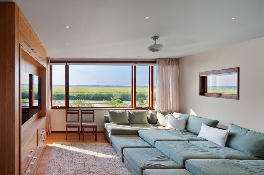 Hamptons Beach House by Aamodt Plumb