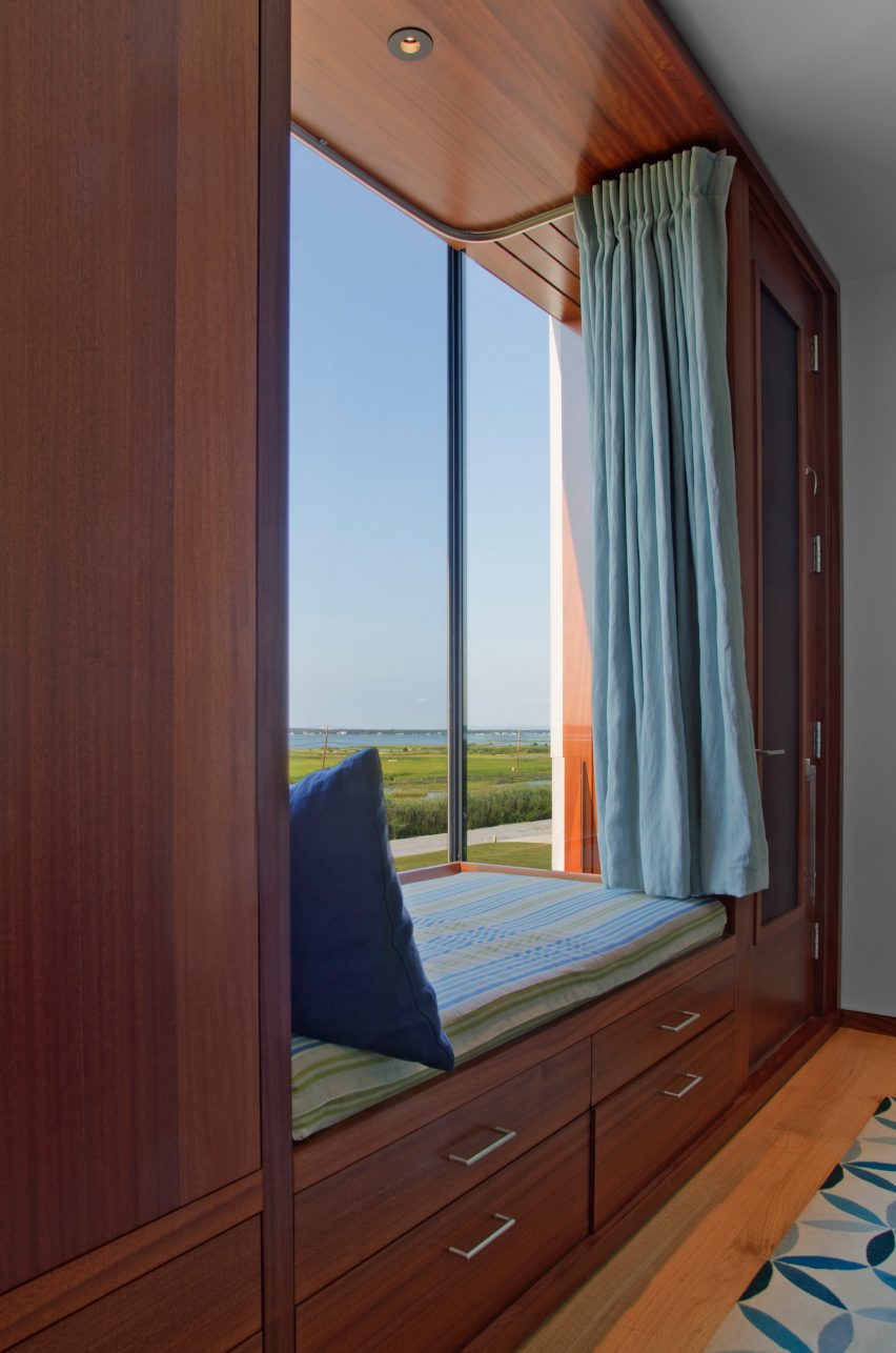 Hamptons Beach House by Aamodt Plumb