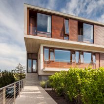 Hamptons Beach House by Aamodt Plumb