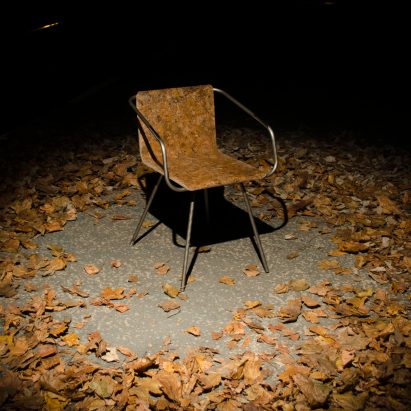 Šimon Kern makes chair from recycled fallen leaves