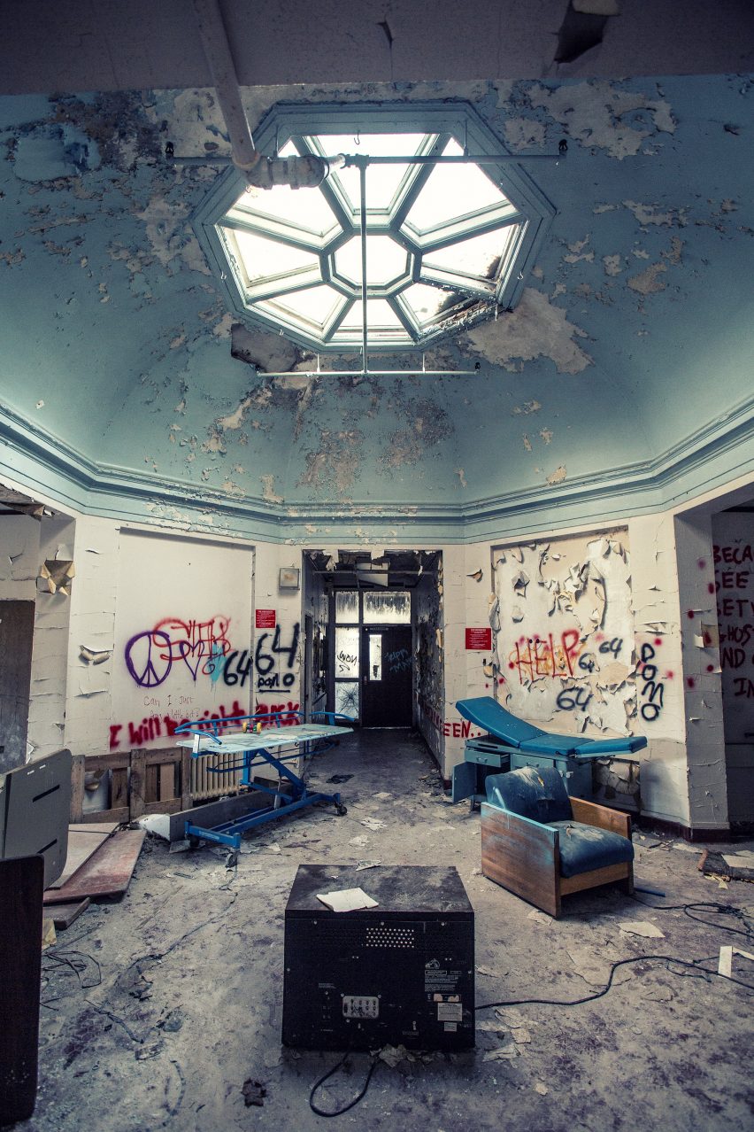 Children's Institution Rotunda and Skylight Matt Van der Velde Architecture Abandoned Asylums Interior Jonglez Publishing