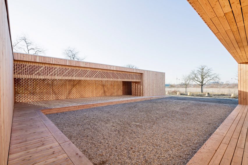 Community Centre in the Refugee Camp Spinelli Mannheim, Germany by Design build