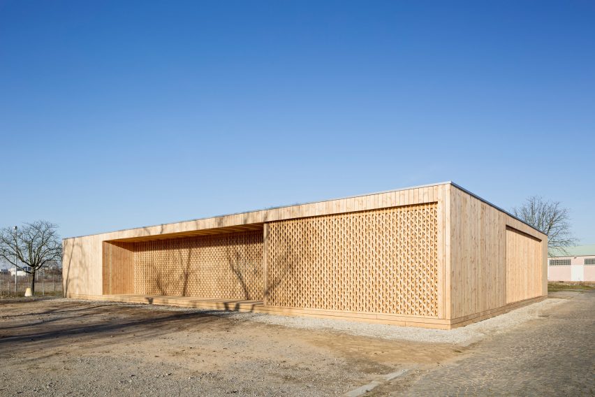 Community Centre in the Refugee Camp Spinelli Mannheim, Germany by Design build