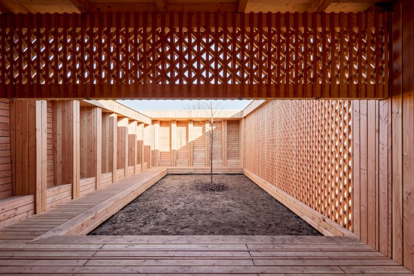 Community Centre in the Refugee Camp Spinelli Mannheim, Germany by Design build