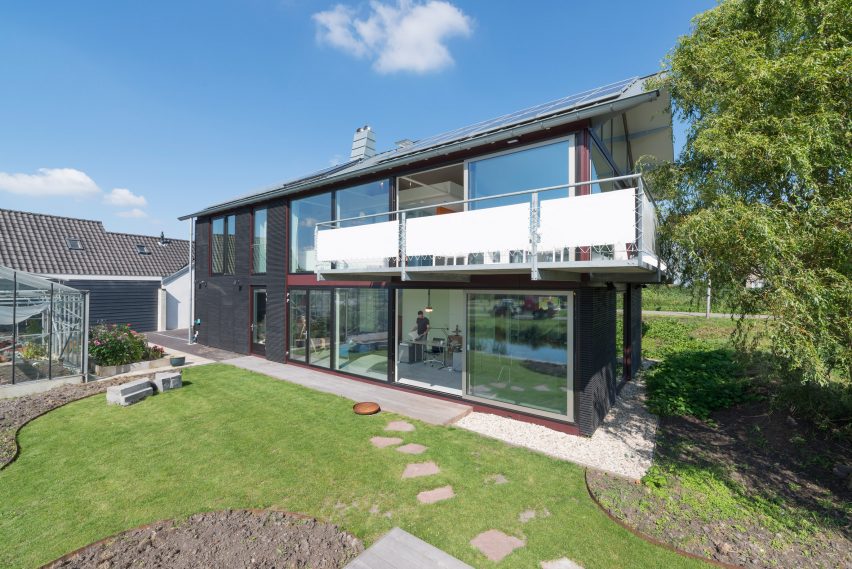 First C2C House in the Netherlands by Arconiko architecten