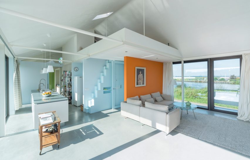 First C2C House in the Netherlands by Arconiko architecten