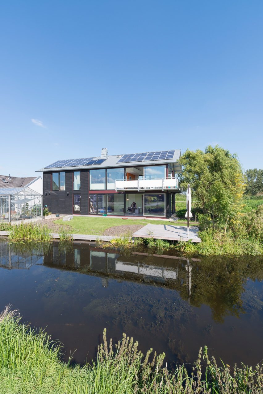 First C2C House in the Netherlands by Arconiko architecten