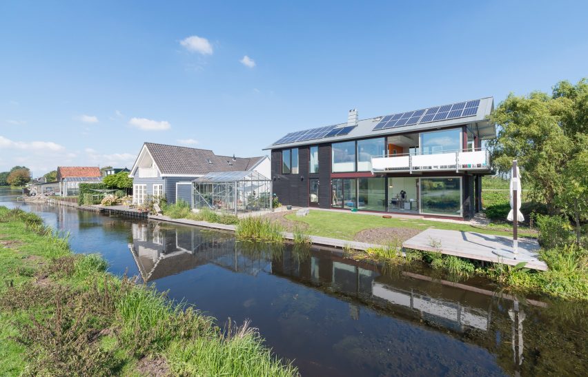 First C2C House in the Netherlands by Arconiko architecten