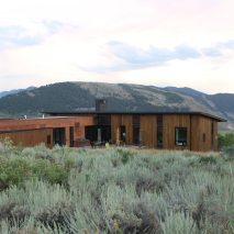 Gros Ventre house by Dynia sits among rugged Wyoming terrain