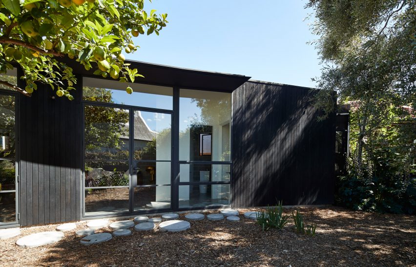 House in Melbourne by Bloxas Architecture