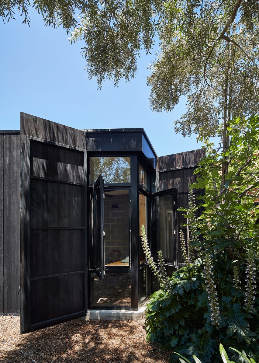 House in Melbourne by Bloxas Architecture