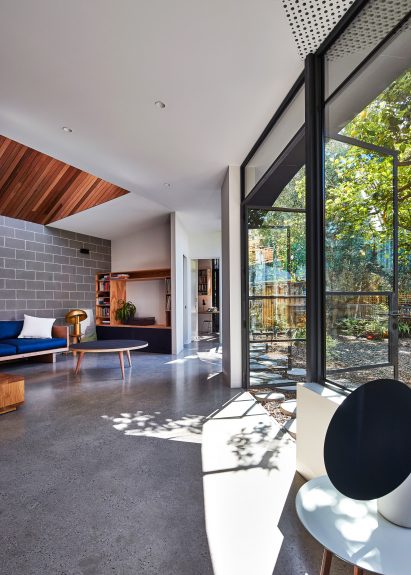 House in Melbourne by Bloxas Architecture