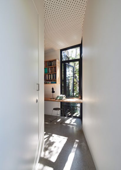 House in Melbourne by Bloxas Architecture