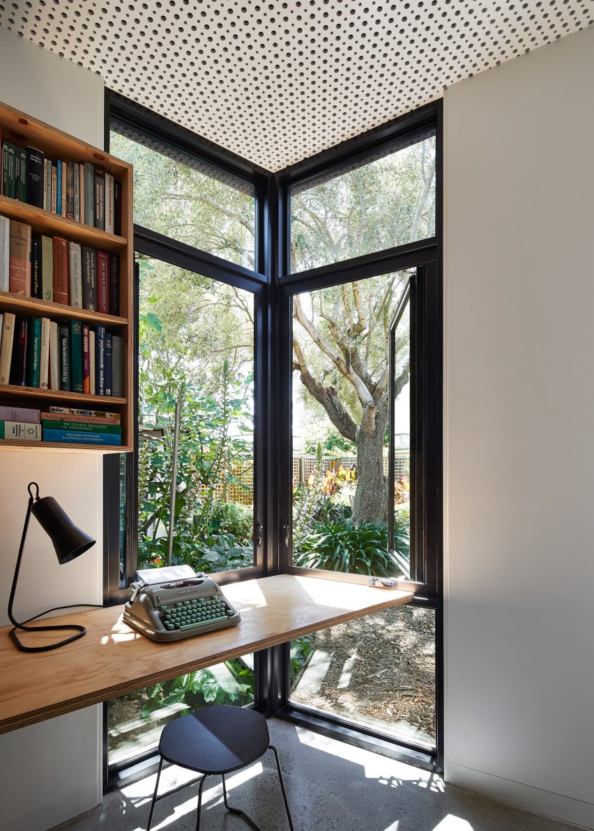 House in Melbourne by Bloxas Architecture