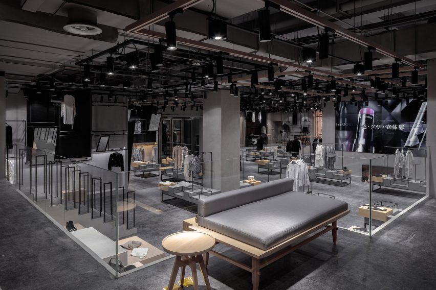JOOOS Fitting Room by LI Xiang