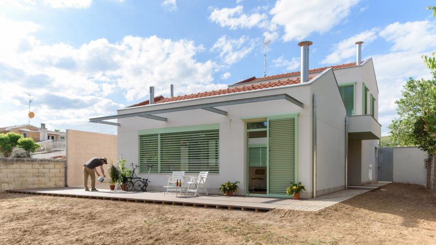 Enrique Jerez and Jesús Alonso incorporate printing press and carpentry studio into house in northern Spain