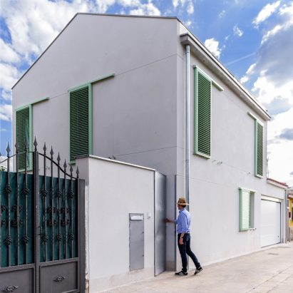 Enrique Jerez and Jesús Alonso incorporate printing press and carpentry studio into house in northern Spain