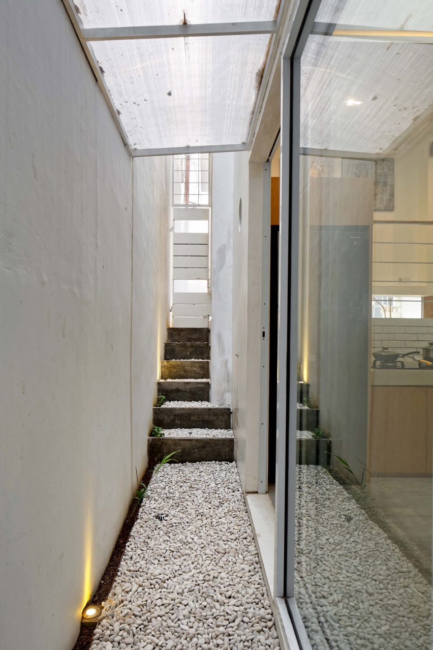 Splow House by Delution Architect