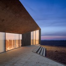 Dorte Mandrup adds thatched wing to Wadden Sea visitor centre in Denmark