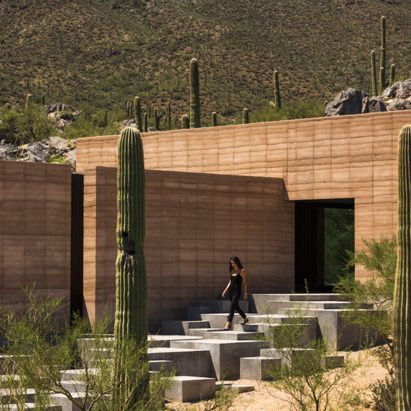 Tuscon Mountain Retreat by DUST